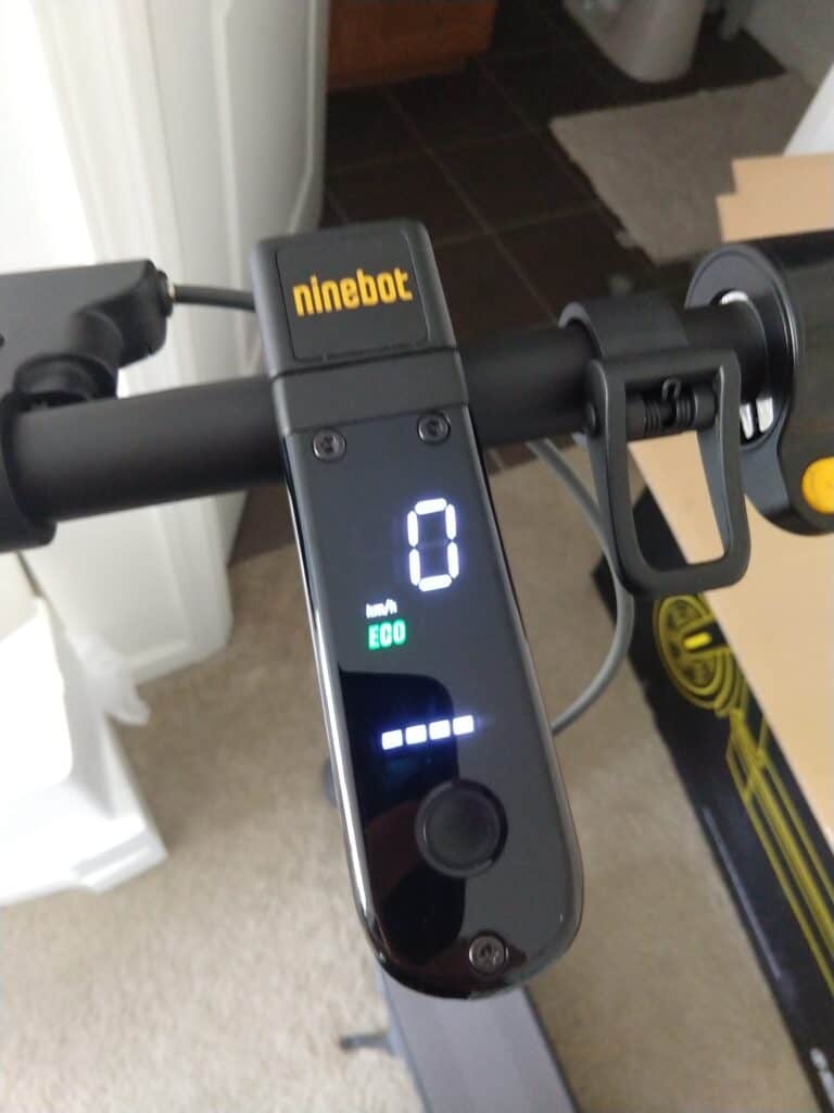 Ninebot Max speed, mode, and battery life display